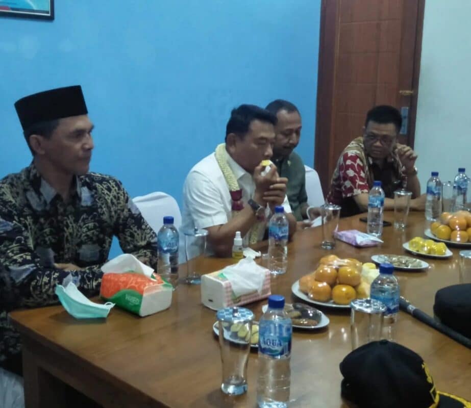 kades cibuyur bersama pak moeldoko